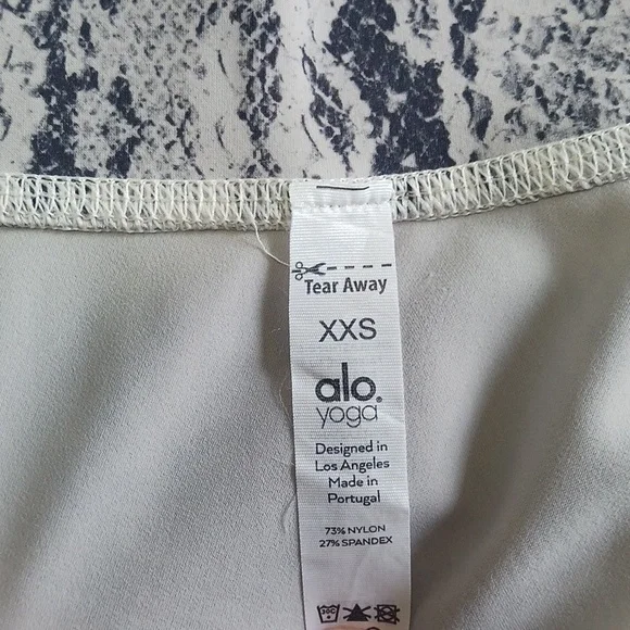 ALO Yoga Gray and Black Snake Print Leggings - Picture 2 of 2